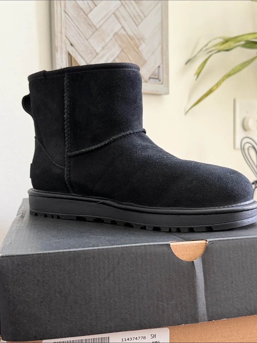 NIB UGG Classic Mini GTX Black Boot Size 7